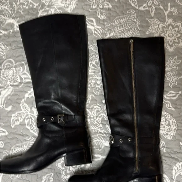 Michael Kors Black Leather Boots with Silver Details - Picture 2 of 9